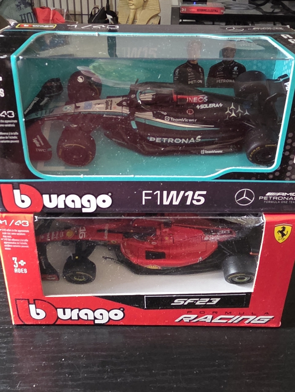 Bburago Diecast 1:43 Mercedes-AMG Petronas F1 & 2023 Ferrari SF-23 Formula 1